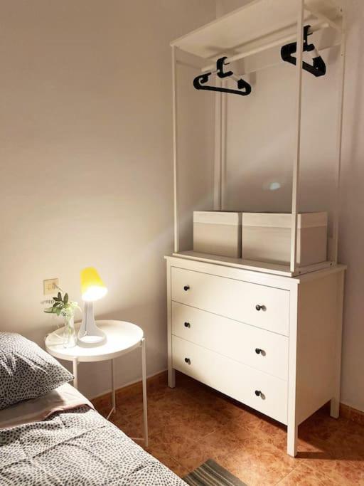 Rooms In Spacious Beach Flat In Valência Exterior foto